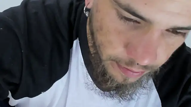 Snapshot of Beard_xox chatting on October 2025 09:11:01 PM Beard xox online show from October 2025 09:11:01 PM