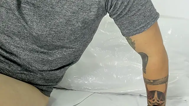 Snapshot of Beard_xox chatting on October 2025 11:17:02 PM Beard xox online show from October 2025 11:17:02 PM