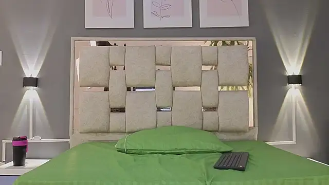 Snapshot of Saraa_lov chatting on November 2025 03:06:02 AM Saraa lov online show from November 2025 03:06:02 AM