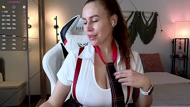 Snapshot of AliceMYs chatting on October 2025 10:19:02 AM AliceMYs online show from October 2025 10:19:02 AM