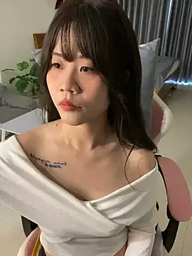 Snapshot of -rosiie- chatting on January 2025 03:04:02 AM -rosiie- online show from January 2025 03:04:02 AM