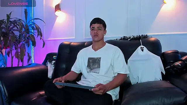 Rob saenz  online show from October 2025 01:56:01 PM