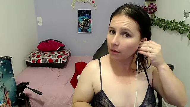 victoria jones online show from December 2024 07:52:02 PM