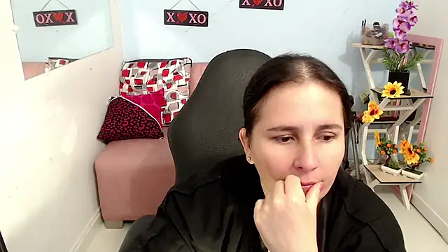 victoria jones online show from October 2025 06:41:02 PM