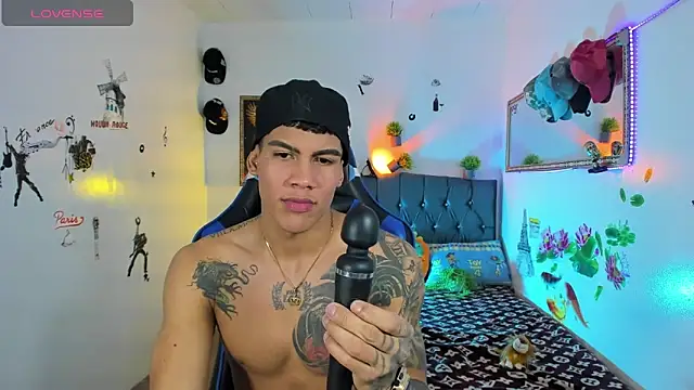 Snapshot of Damian_latinxxx chatting on September 2025 03:11:02 AM Damian latinxxx online show from September 2025 03:11:02 AM