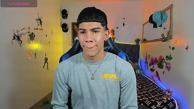 Snapshot of Damian_latinxxx chatting on October 2025 05:35:02 AM Damian latinxxx online show from October 2025 05:35:02 AM