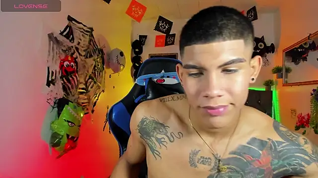 Snapshot of Damian_latinxxx chatting on October 2025 02:53:01 AM Damian latinxxx online show from October 2025 02:53:01 AM