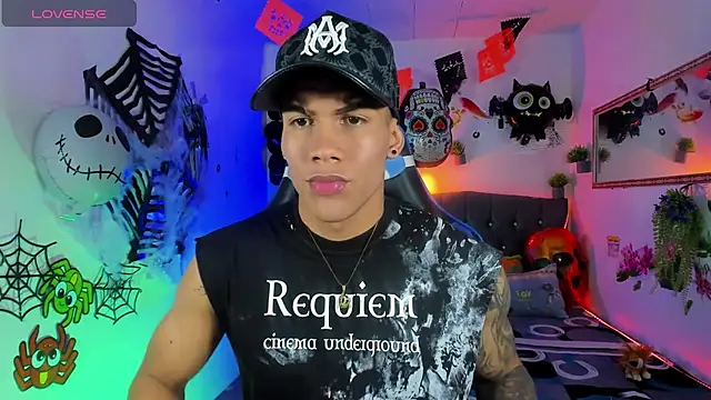 Snapshot of Damian_latinxxx chatting on October 2025 03:04:02 AM Damian latinxxx online show from October 2025 03:04:02 AM