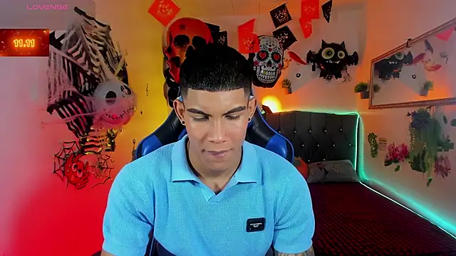 Snapshot of Damian_latinxxx chatting on October 2025 03:06:02 AM Damian latinxxx online show from October 2025 03:06:02 AM