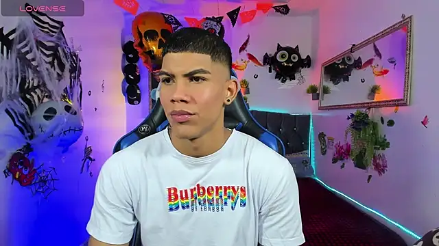 Snapshot of Damian_latinxxx chatting on October 2025 03:06:01 AM Damian latinxxx online show from October 2025 03:06:01 AM