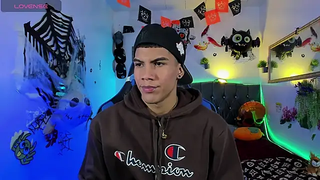 Snapshot of Damian_latinxxx chatting on October 2025 03:07:01 AM Damian latinxxx online show from October 2025 03:07:01 AM