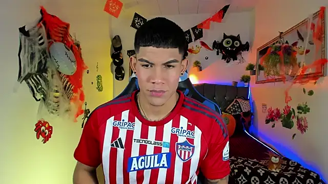 Snapshot of Damian_latinxxx chatting on October 2025 02:52:01 AM Damian latinxxx online show from October 2025 02:52:01 AM