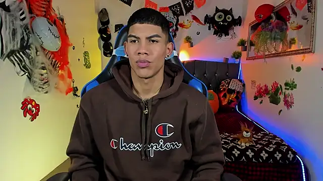 Snapshot of Damian_latinxxx chatting on October 2025 03:14:01 AM Damian latinxxx online show from October 2025 03:14:01 AM