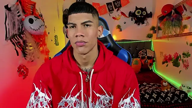 Snapshot of Damian_latinxxx chatting on October 2025 03:20:02 AM Damian latinxxx online show from October 2025 03:20:02 AM