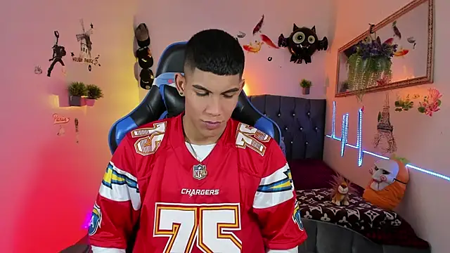 Snapshot of Damian_latinxxx chatting on November 2025 03:19:01 AM Damian latinxxx online show from November 2025 03:19:01 AM