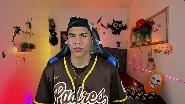 Snapshot of Damian_latinxxx chatting on November 2025 03:09:01 AM Damian latinxxx online show from November 2025 03:09:01 AM