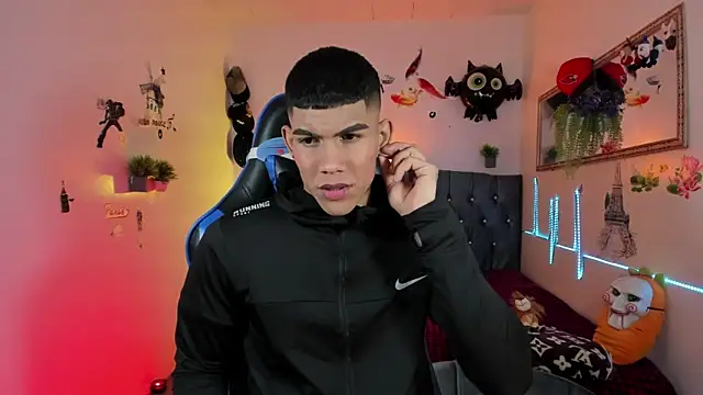 Snapshot of Damian_latinxxx chatting on November 2025 03:08:02 AM Damian latinxxx online show from November 2025 03:08:02 AM