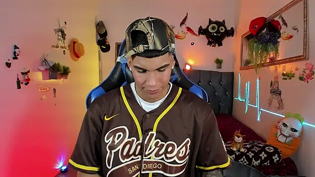 Snapshot of Damian_latinxxx chatting on November 2025 03:17:01 AM Damian latinxxx online show from November 2025 03:17:01 AM