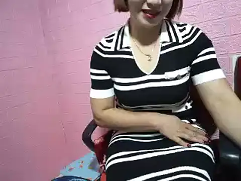 Snapshot of Mama-BigPussy chatting on December 2024 02:21:02 AM Mama-BigPussy online show from December 2024 02:21:02 AM