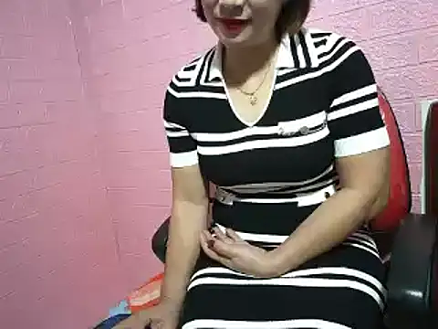 Snapshot of Mama-BigPussy chatting on December 2024 07:25:02 AM Mama-BigPussy online show from December 2024 07:25:02 AM