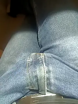 Snapshot of franko1987 chatting on January 2025 06:35:02 AM franko1987 online show from January 2025 06:35:02 AM