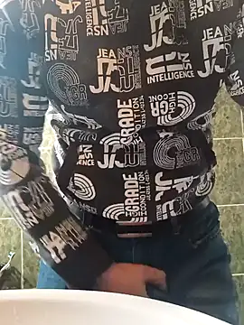 Snapshot of franko1987 chatting on January 2025 09:57:01 AM franko1987 online show from January 2025 09:57:01 AM