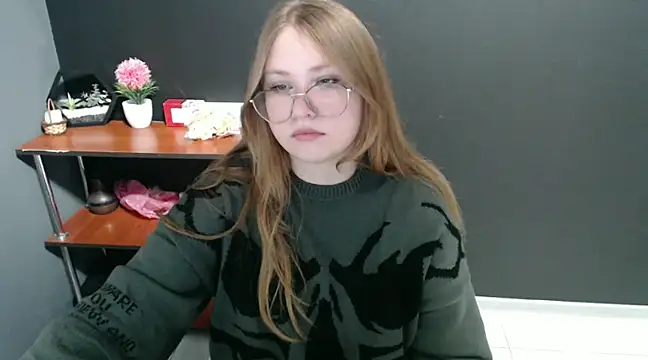 Snapshot of lady_minx chatting on December 2024 09:18:01 AM lady minx online show from December 2024 09:18:01 AM