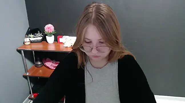 Snapshot of lady_minx chatting on December 2024 07:27:02 AM lady minx online show from December 2024 07:27:02 AM