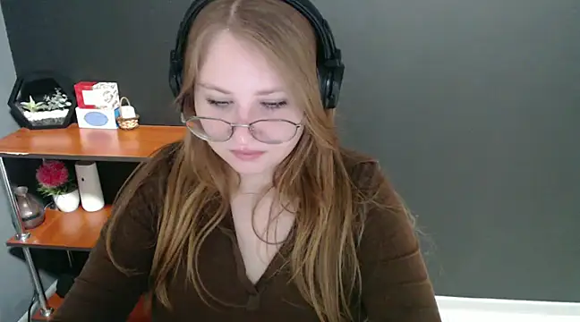 Snapshot of lady_minx chatting on December 2024 08:10:02 AM lady minx online show from December 2024 08:10:02 AM