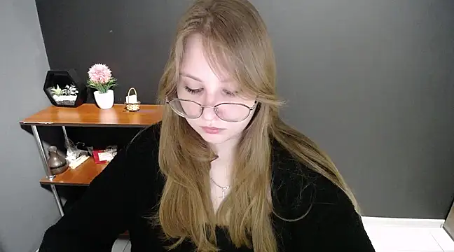 Snapshot of lady_minx chatting on March 2025 11:10:02 AM lady minx online show from March 2025 11:10:02 AM