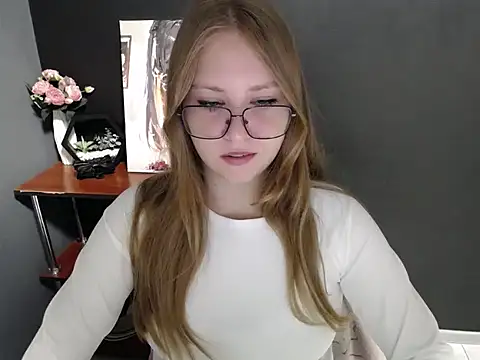 Snapshot of lady_minx chatting on October 2025 06:42:02 AM lady minx online show from October 2025 06:42:02 AM