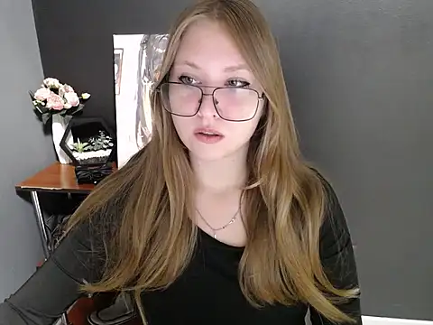 Snapshot of lady_minx chatting on October 2025 06:43:02 AM lady minx online show from October 2025 06:43:02 AM