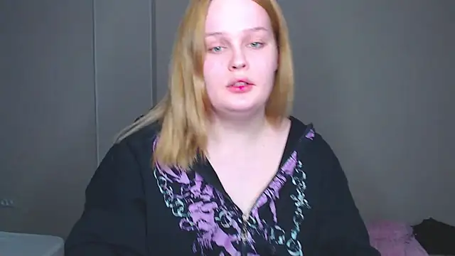 Snapshot of rozzhaos8 chatting on February 2025 08:15:02 PM rozzhaos8 online show from February 2025 08:15:02 PM