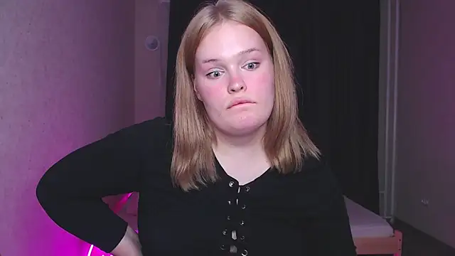 Snapshot of rozzhaos8 chatting on March 2025 07:47:02 PM rozzhaos8 online show from March 2025 07:47:02 PM