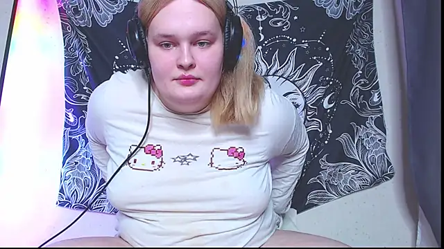 Snapshot of rozzhaos8 chatting on September 2025 10:47:01 PM rozzhaos8 online show from September 2025 10:47:01 PM