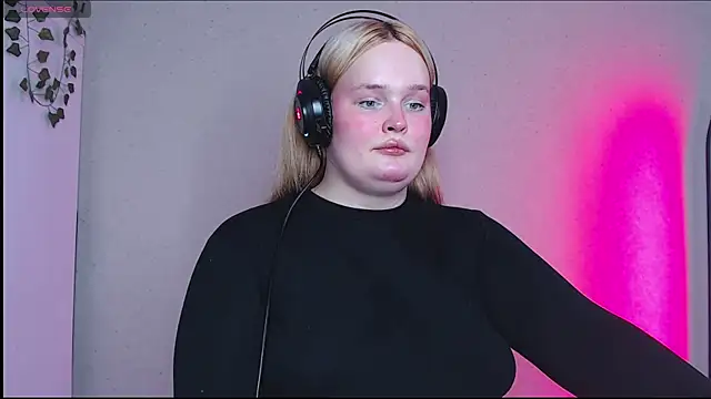 Snapshot of rozzhaos8 chatting on October 2025 11:31:02 AM rozzhaos8 online show from October 2025 11:31:02 AM