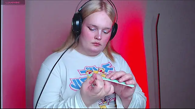 Snapshot of rozzhaos8 chatting on October 2025 08:11:02 PM rozzhaos8 online show from October 2025 08:11:02 PM