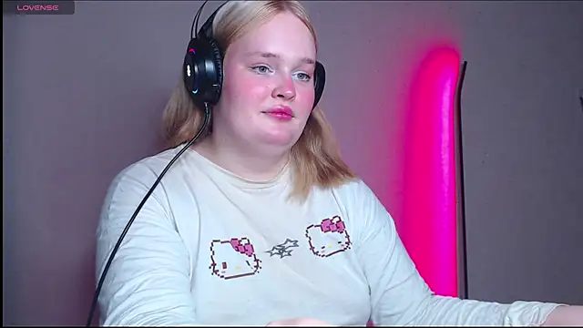 Snapshot of rozzhaos8 chatting on October 2025 05:25:01 PM rozzhaos8 online show from October 2025 05:25:01 PM