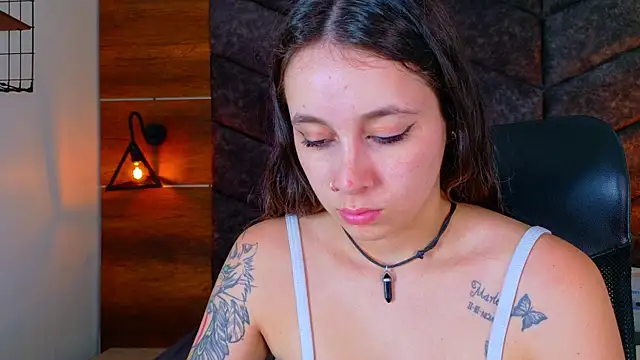 Snapshot of AmbarHills_1 chatting on October 2025 11:33:02 AM AmbarHills 1 online show from October 2025 11:33:02 AM