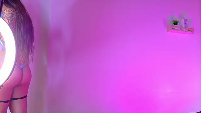 Snapshot of AmbarHills_1 chatting on October 2025 11:33:02 AM AmbarHills 1 online show from October 2025 11:33:02 AM