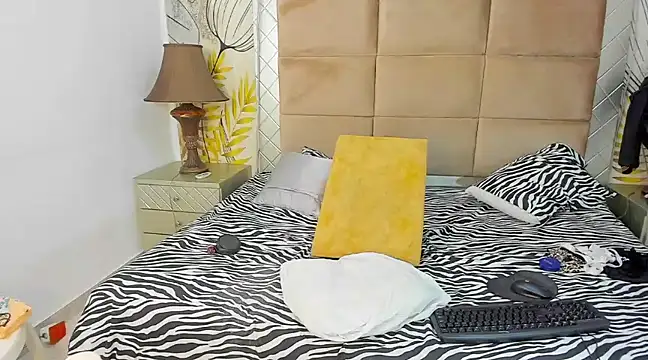 mia foxts online show from January 2025 07:50:01 PM