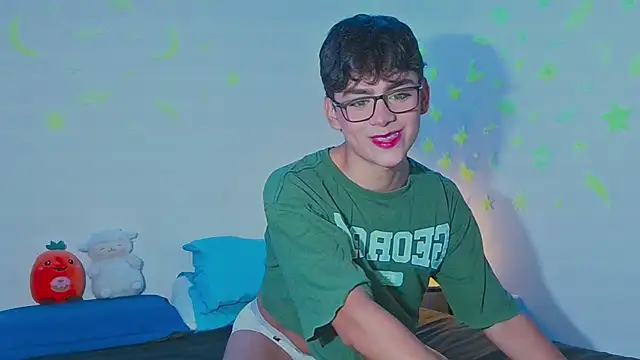 Snapshot of arnold_laurent_ chatting on December 2024 11:51:01 PM arnold laurent online show from December 2024 11:51:01 PM