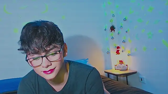 Snapshot of arnold_laurent_ chatting on December 2024 09:26:02 PM arnold laurent online show from December 2024 09:26:02 PM