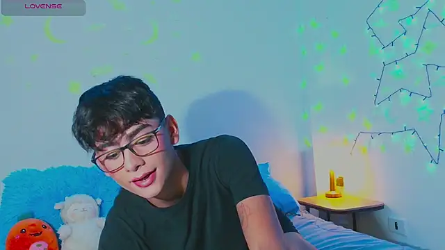 Snapshot of arnold_laurent_ chatting on January 2025 10:37:01 PM arnold laurent online show from January 2025 10:37:01 PM