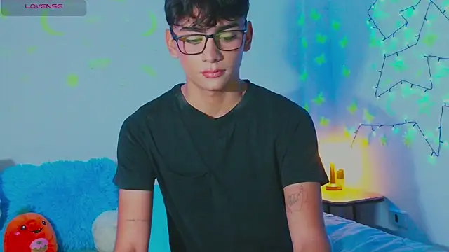 Snapshot of arnold_laurent_ chatting on January 2025 02:10:01 AM arnold laurent online show from January 2025 02:10:01 AM