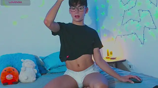 Snapshot of arnold_laurent_ chatting on January 2025 11:37:02 PM arnold laurent online show from January 2025 11:37:02 PM