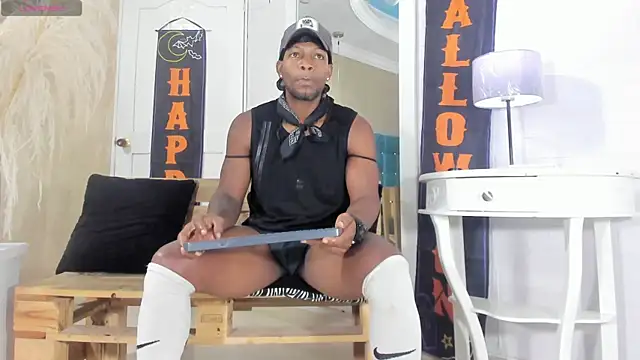 Snapshot of RicoBrown777_ chatting on October 2025 04:37:01 AM RicoBrown777 online show from October 2025 04:37:01 AM