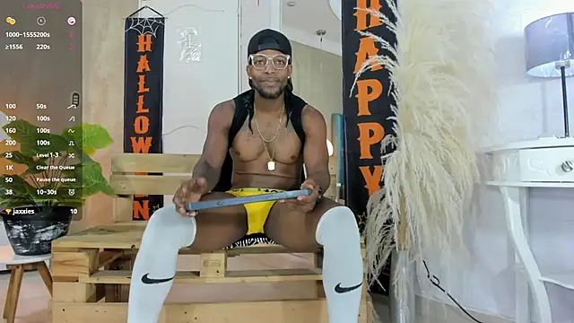 Snapshot of RicoBrown777_ chatting on October 2025 03:43:01 AM RicoBrown777 online show from October 2025 03:43:01 AM