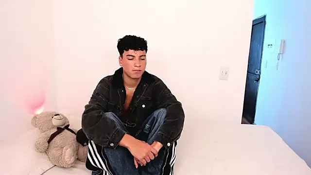 Snapshot of sweet_boys_xx chatting on October 2025 06:58:02 PM sweet boys xx online show from October 2025 06:58:02 PM