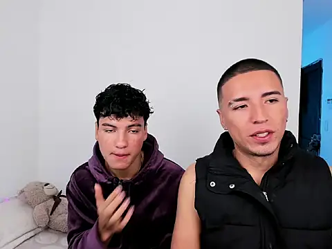 Snapshot of sweet_boys_xx chatting on November 2025 12:36:02 PM sweet boys xx online show from November 2025 12:36:02 PM